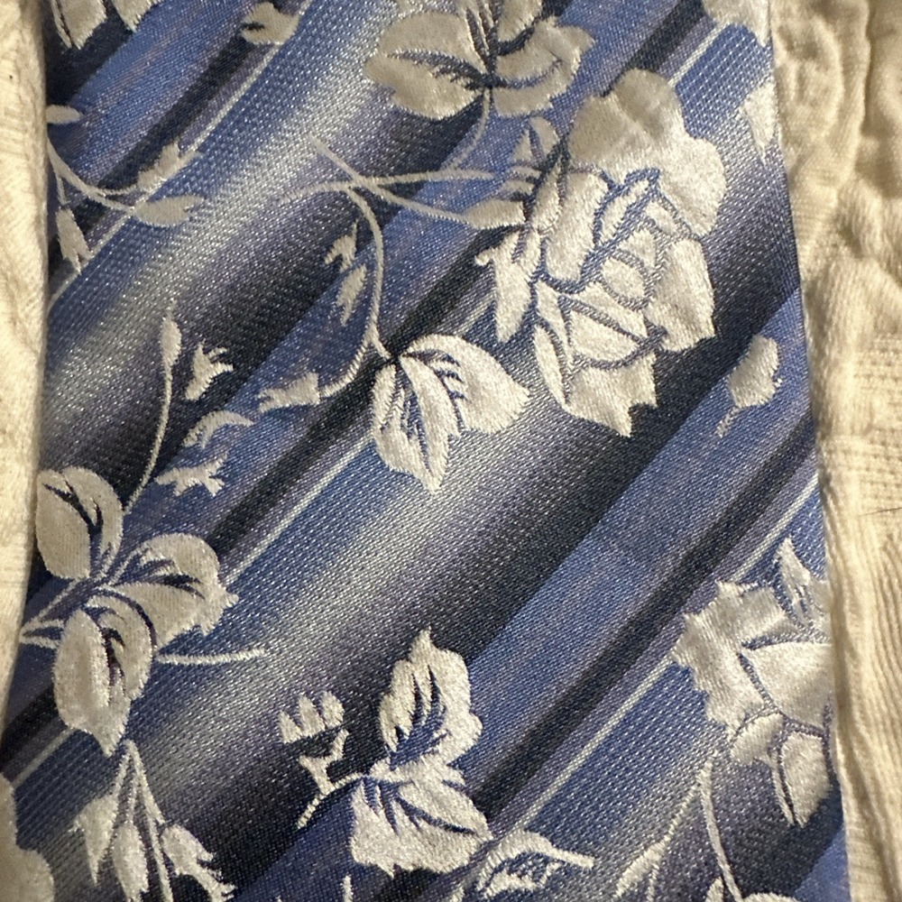 New EMILIO PONTI Handmade 100% Silk Tie Men's Blue White Floral Necktie Spring - Picture 3 of 8